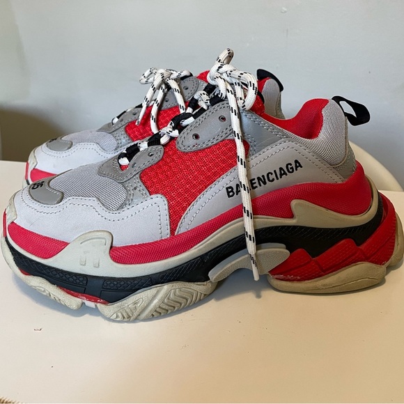 Balenciaga Shoes - Balenciaga
Triple S Sneakers Size: 35/4 Perfect Condition Colour: 6495